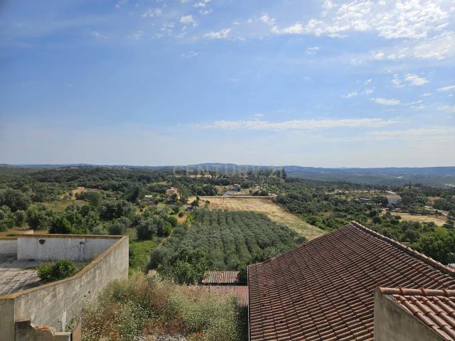 Casa T4 com Vista Panorâmica em Carregueiros, Tomar