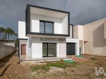 Casa T4 em Maceira de 194,00 m²