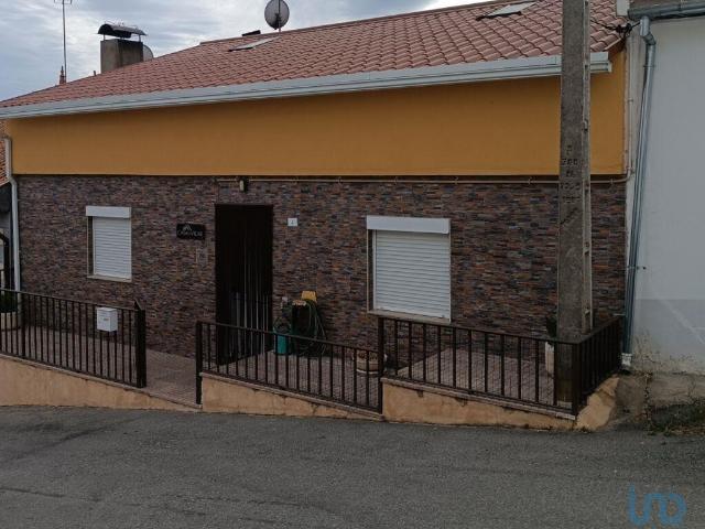 Casa T4 em Azinhoso de 100,00 m²