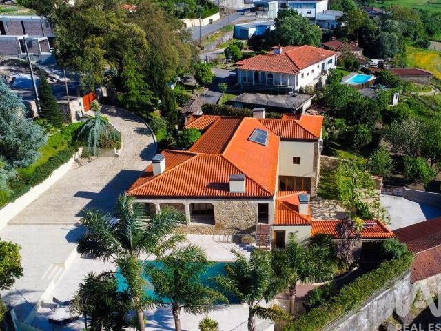 Casa T4 em Airó de 452,00 m² 452m² Airó
