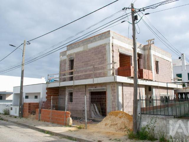 Casa T4 em Amora de 149,00 m²