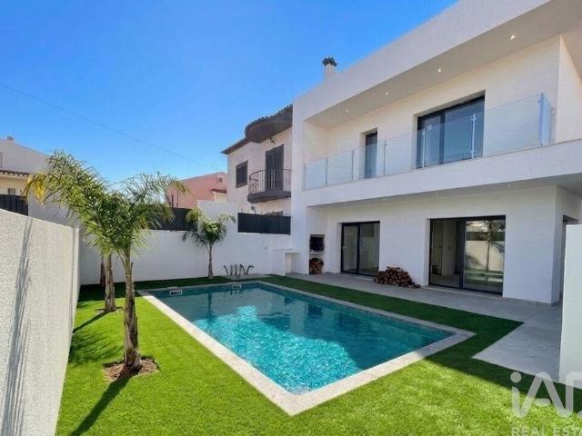Casa T4 em Amora de 200,00 m² 200m² Amora