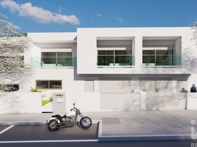 Casa T4 em Luz de 187,00 m² 187m² Barão De São Miguel