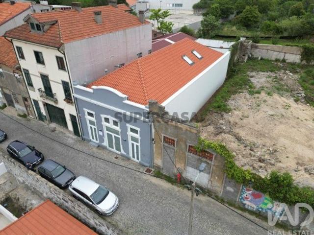 Casa T4 em Santa Marinha E São Pedro Da Afurada de 334,00 m²