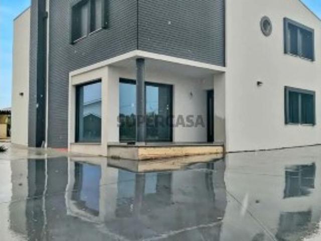 Casa T4 em Vale de Anta de 225,00 m²