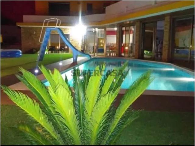 Casa T5 em Sesimbra, Setúbal com Piscina e Jardim Privado