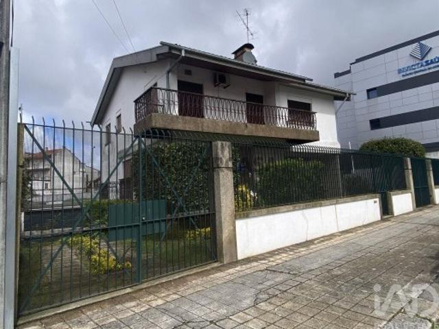 Casa T6 em Paranhos de 490,00 m²