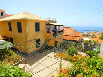Duas Casas, T9, vista panorâmica, tranquilidade, bom estado conservação, a 2 minutos do centro