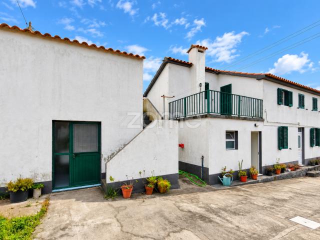 Casa T2+1 em Ginetes com vista para o oceano e montanhas