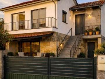 Casa T2 em Covas e Vila Nova de Oliveirinha de 98,00 m²