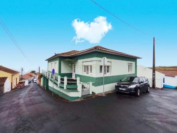 Casa T3 em Achadinha, Nordeste Oportunidade Única!
