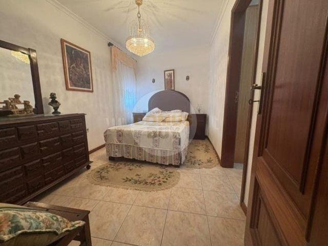 CASA T3 EM PEDRA | TOTALMENTE MOBILADA | 2 PISOS VALPAÇOS
