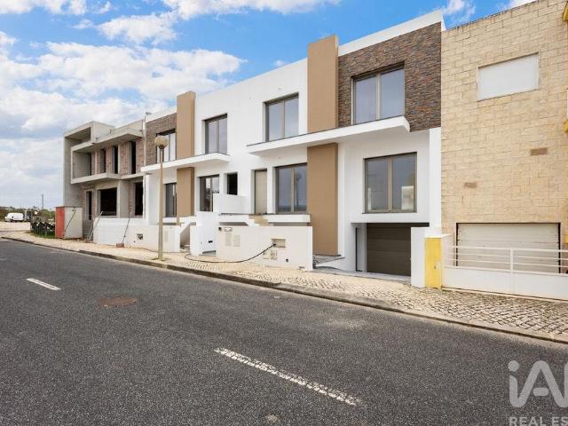 Casa T3 em Silveira de 183,00 m²