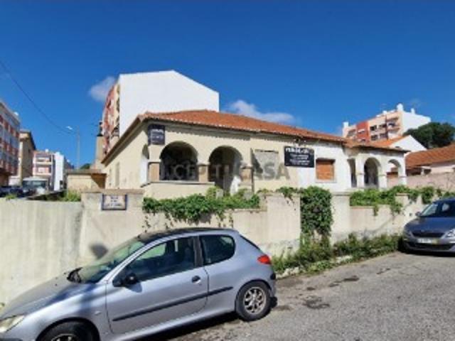 Casa em Ruínas com Potencial em Cacém, Sintra