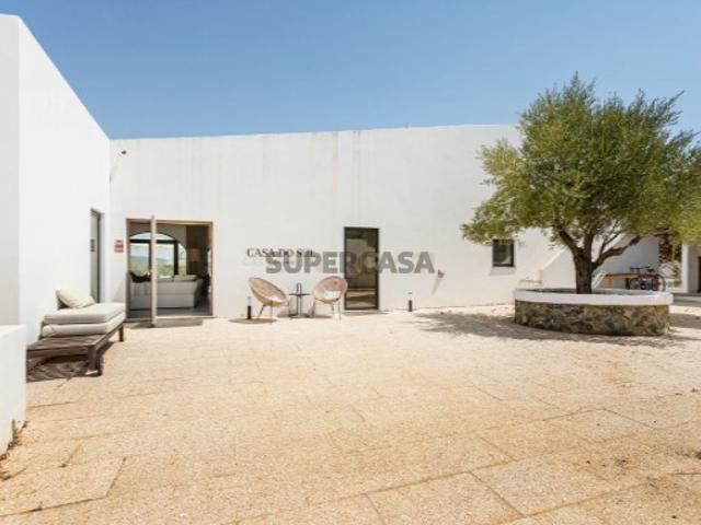 Casa T3 Renovada com 2 Anexos em Boliqueime
