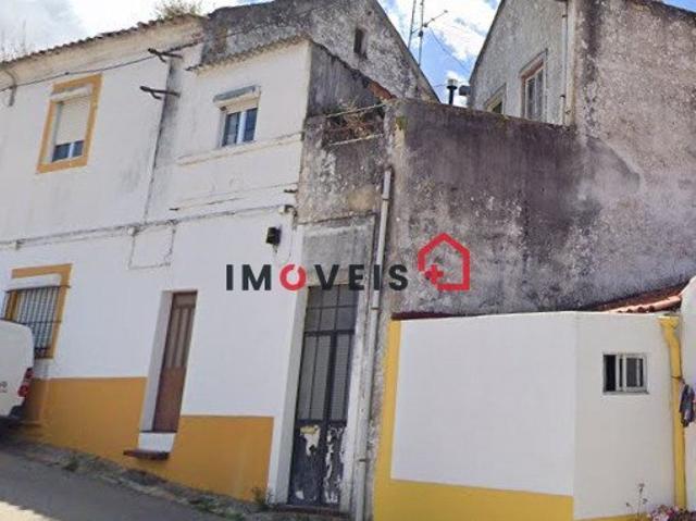Casa T3 2 pisos para Recuperar