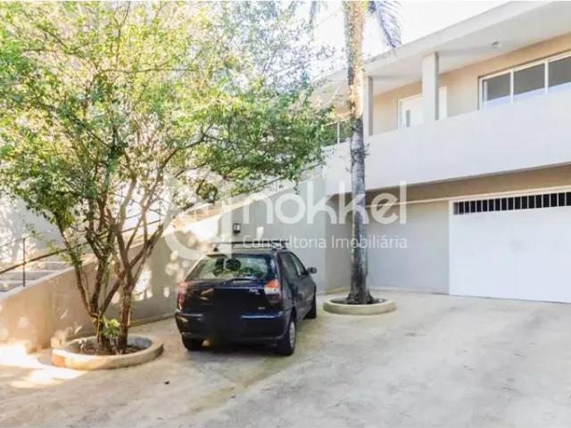 Casa térrea com 260 m², 4 quartos sendo 2 suíte à venda no bairro Saúde