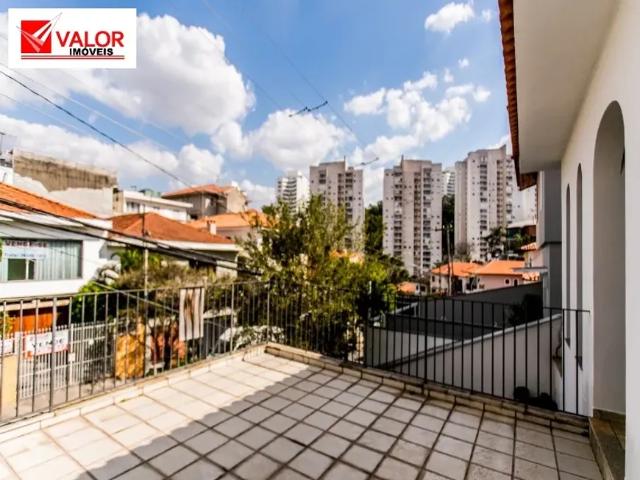 Casa térrea com amplo quintal e edicula