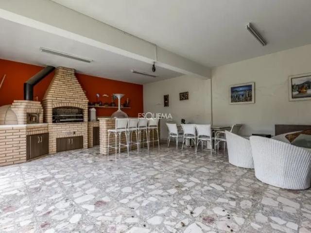 Casa térrea com amplo terraço