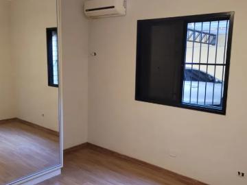 Casa térrea de condomínio no embaré