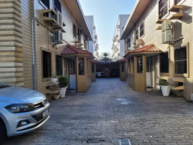 Casa térrea de condomínio no embaré