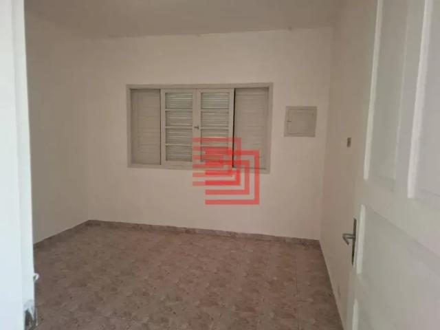 Casa térrea disponível para locação na Vila Margarida