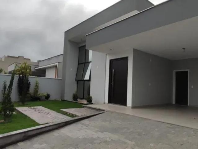 Casa Térrea Moderna com 3 Dormitórios, Amplo Jardim e Área de Lazer – Bairro em Valorização