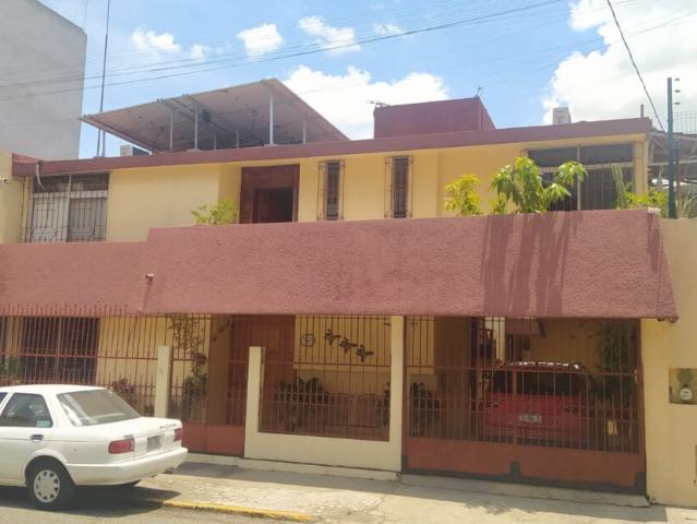 Casa Tatuán. Renta a largo plazo, ubicación estratégica a una cuadra de UVM