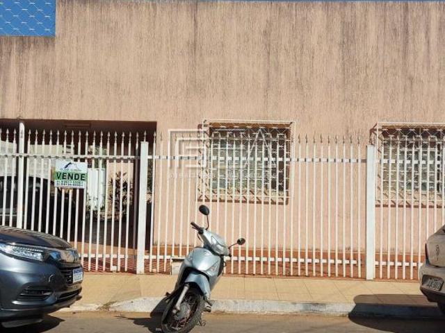 Casa Térrea oferece oportunidades residencial e comercial! Perfeita para clínicas médicas, escritóri