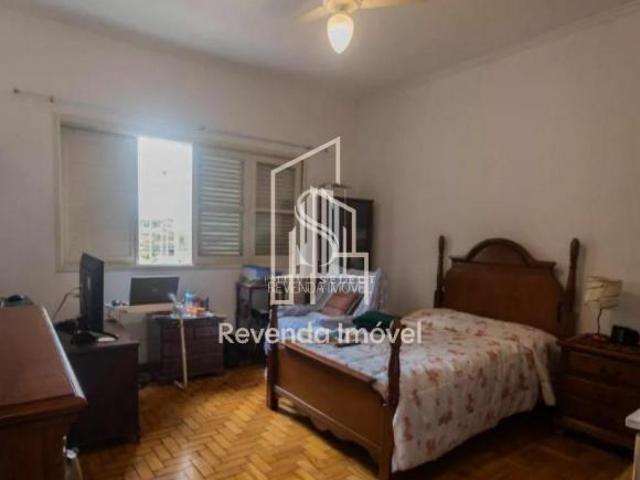 CASA TÉREEA DE 337M² POSSUI 5 DORMITÓRIOS SENDO 1 SUÍTE, 1 SALA E 3 VAGAS À VEND