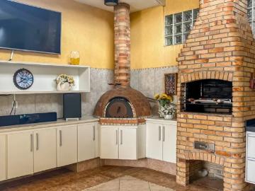 Casa Térrea 4 suítes Piscina 408m² de Terreno Jd das Industrias Ferradura