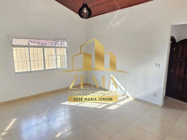 Casa Térrea, 03 Dms 01 St, 140 m², 2 Vgs, Recem Reformada. Churrasqueira