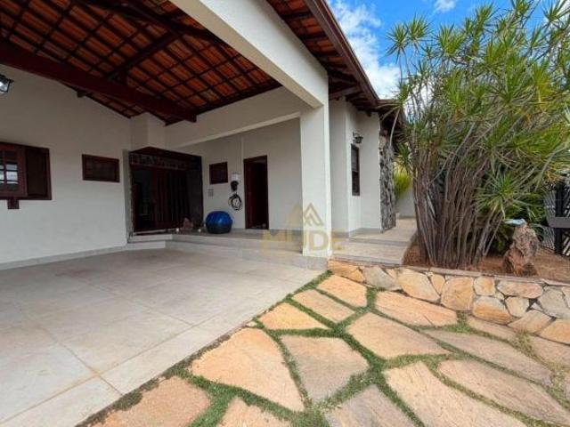 Casa Térrea / 04 quartos sendo 02 Suítes / Aceita apartamento na Asa Sul / Aceita financiamento