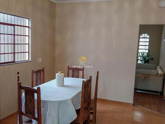 Casa térrea: 181m², 3 quartos, 2 salas, gourmet, quintal, etc. Terreno 250m²