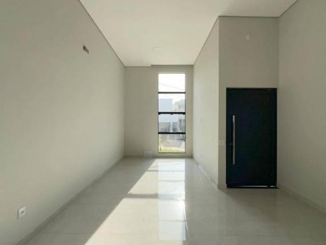 Casa Térrea 193m², 3 Suítes, Piscina e Escritório