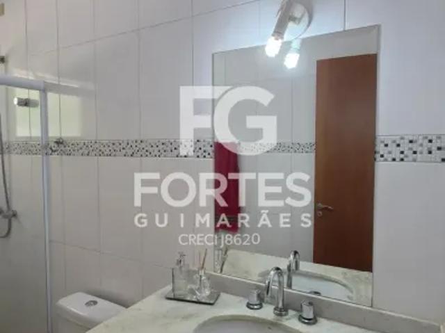 Casa Térrea 203m², com 3 quartos sendo 1 suíte com armários e ares condicionados, no condomínio Bell