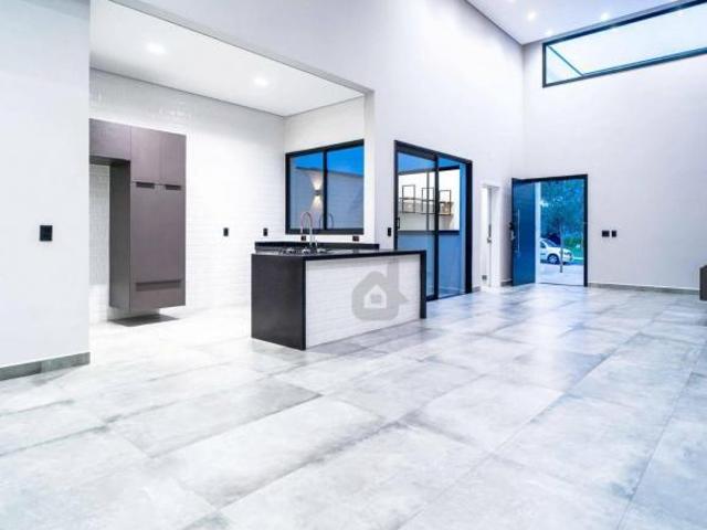 Casa Térrea 212m², 3 Suítes, Piscina