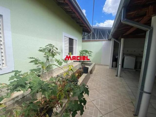 CASA TERREA 250 METROS DE TERRENO 03 DORMITORIOS 02 BANHEIROS 01 SUITE 03 GARAGENS COBERTA OTIMA LOC