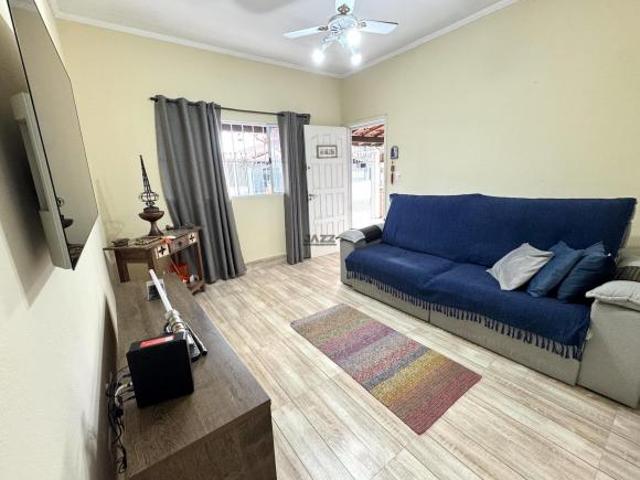 Casa terrea 2 dormitórios sendo 1 suíte com espaço gourmet, no bairro Tupi, em Praia Grande