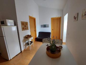 Casa Térrea T1 Zona calma totalmente renovada. Arrendamento de Outubro a Maio