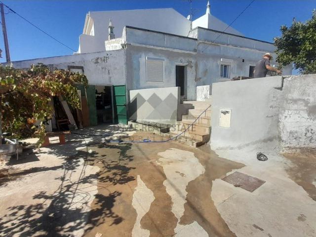 Casa Térrea T2 com Pátios Exteriores, Garagem, Terraço e Peq. 81m² Odeleite