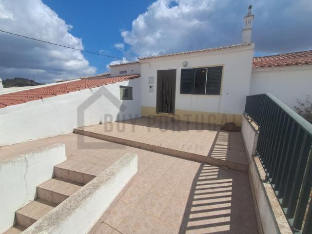Casa terrea, tipica, com varios terrenos rusticos, na Fonte de Corte Joao Marques Ameixial