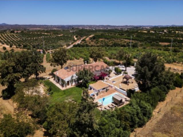 Casa Térrea tradicional algarvia em Quinta com 6.5ha