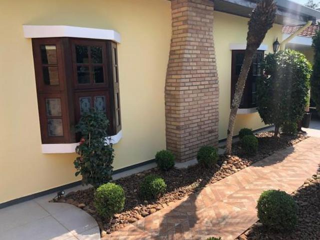 Casa Térrea à venda na Granja Julieta com 4 dormitórios sendo 4 suítes, lavabo
