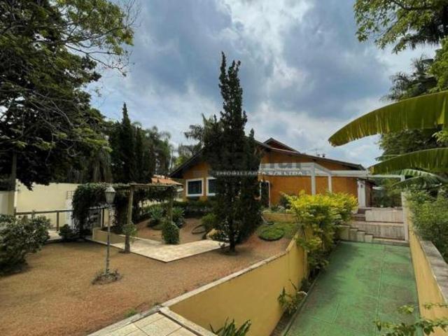 CASA TÉRREA A VENDA NO MIOLO DA GRANJA VIANA
