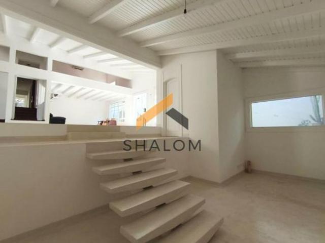 Casa Térrea à Venda no Morumbi | 773m² de Terreno, Ampla Área Externa e 3 Suítes