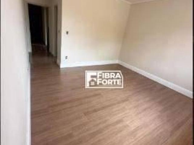 Casa térrea a venda no bairro Jardim Santo Antônio em Valinhos