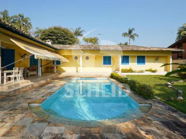 CASA TERREA A VENDA NO BOLSÃO DE INTERLAGOS 1.380 M² DE TERRENO 3 SUÍTES 4 VAGAS