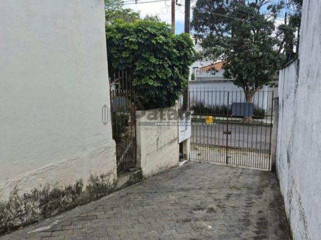 Casa Terrea a Venda no Caxingui com 3 quartos, 4 vagas em300 metros de terreno