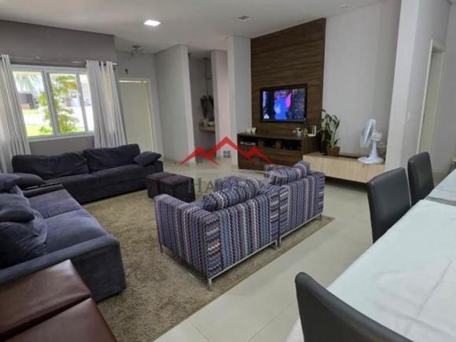 Casa térrea à venda no Condomínio Bosque dos Jatobás, em Jundiaí: terreno de 1054m², 3 suítes, 8 vag